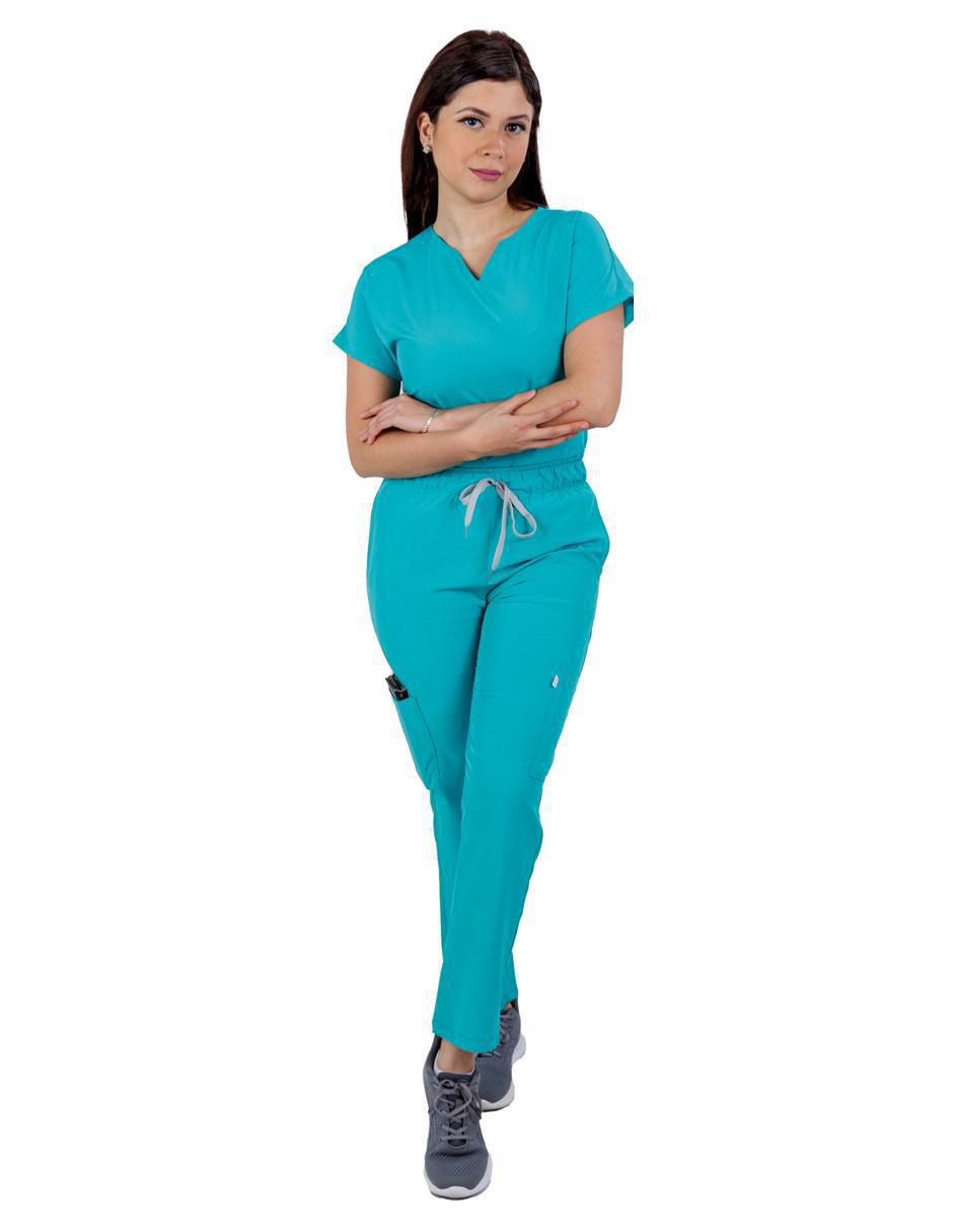 Uniforme estilo relajado para mujer