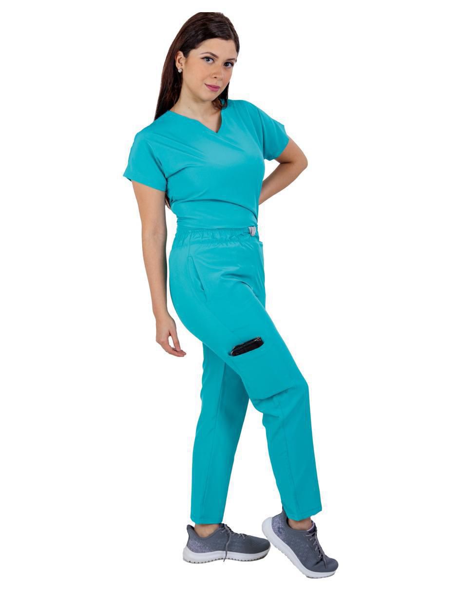 Uniforme estilo relajado para mujer 2