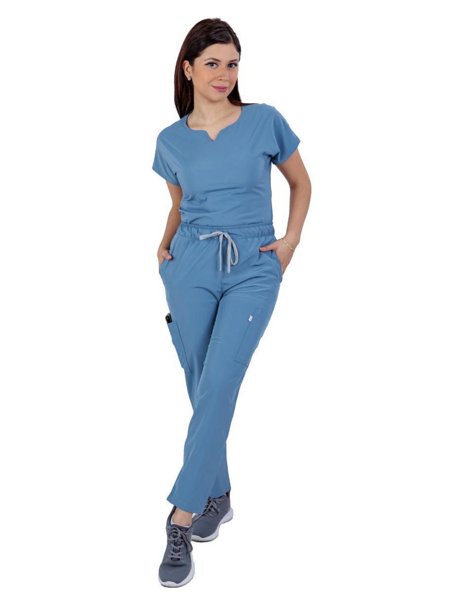 Uniforme estilo relajado para mujer 1