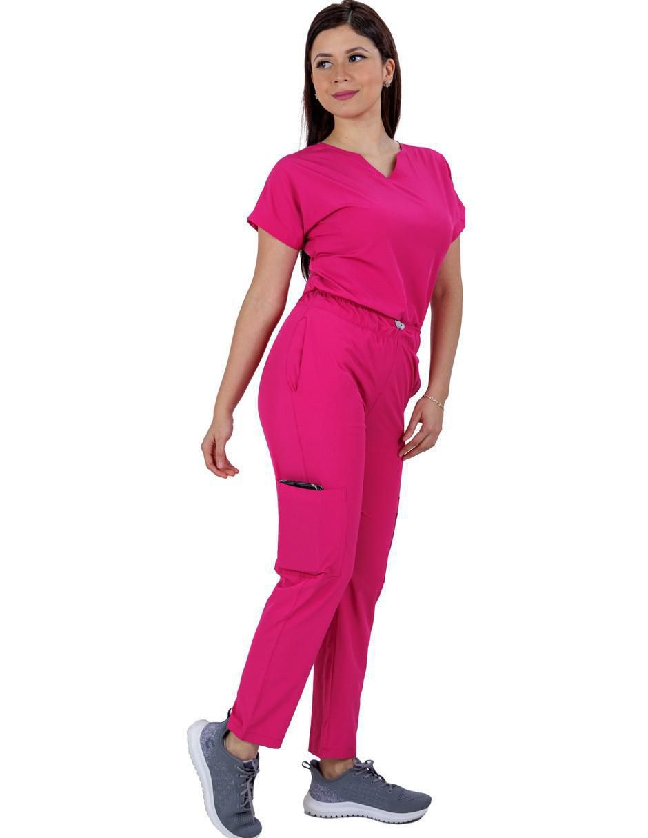 Uniforme estilo relajado para mujer 2