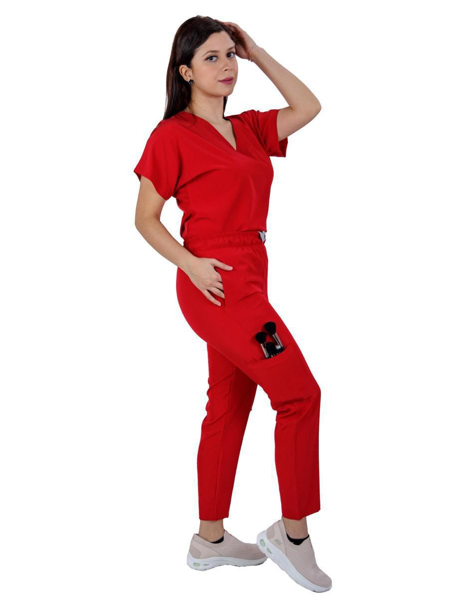 Uniforme estilo relajado para mujer 2