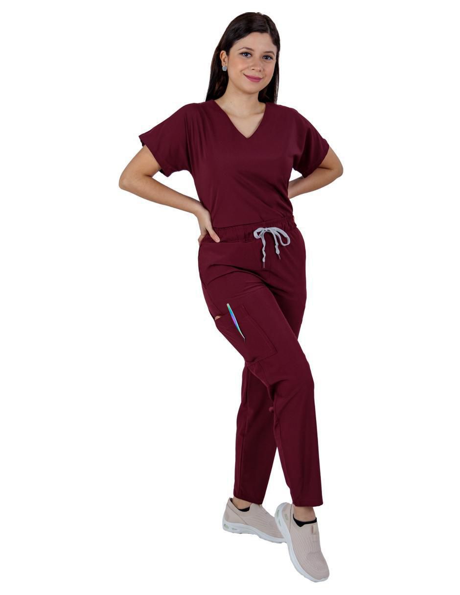 Uniforme estilo relajado para mujer 2