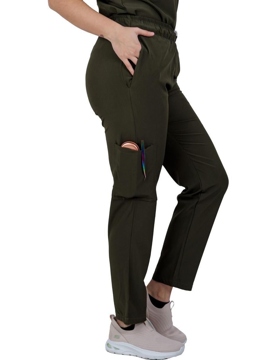 Uniforme estilo relajado para mujer 2