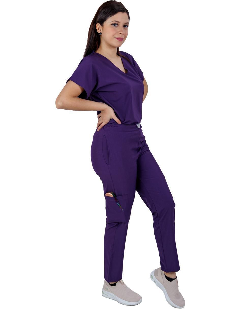 Uniforme estilo relajado para mujer 2