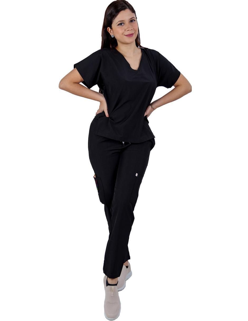Uniforme estilo relajado para mujer