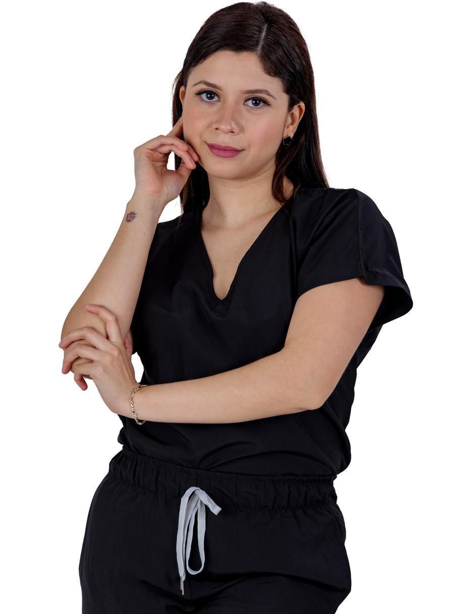 Uniforme estilo relajado para mujer 2