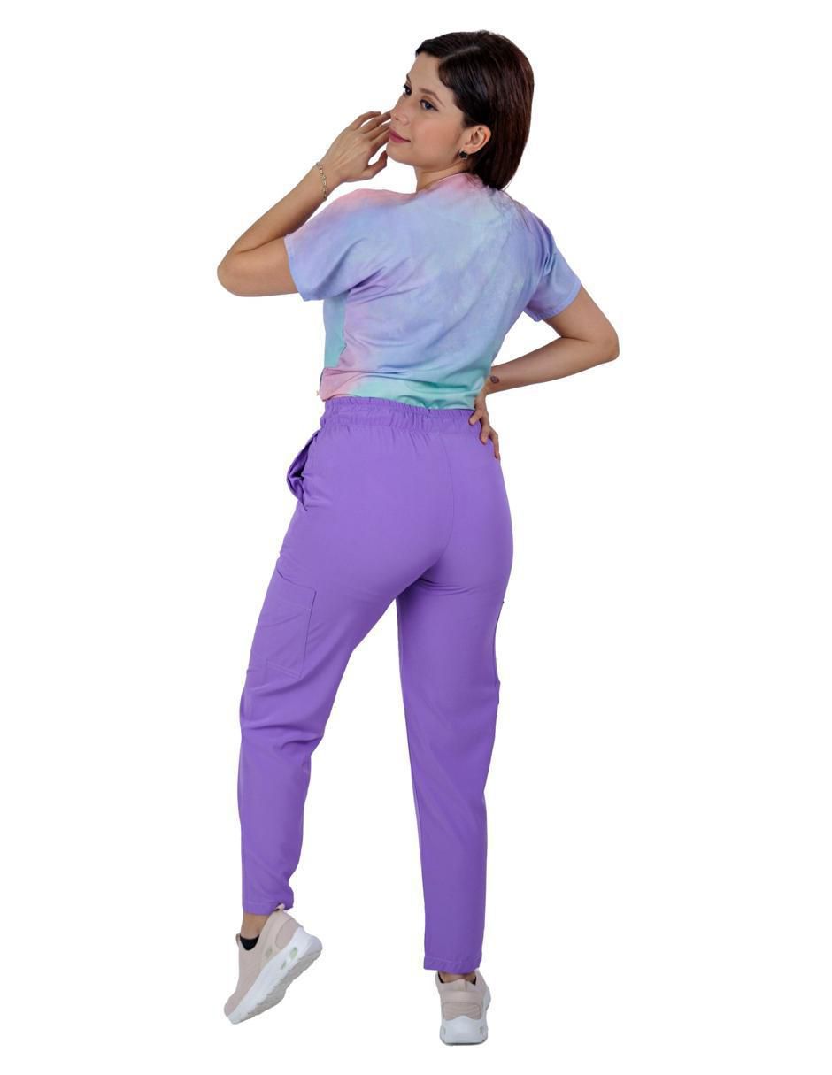 Uniforme estilo relajado para mujer 3