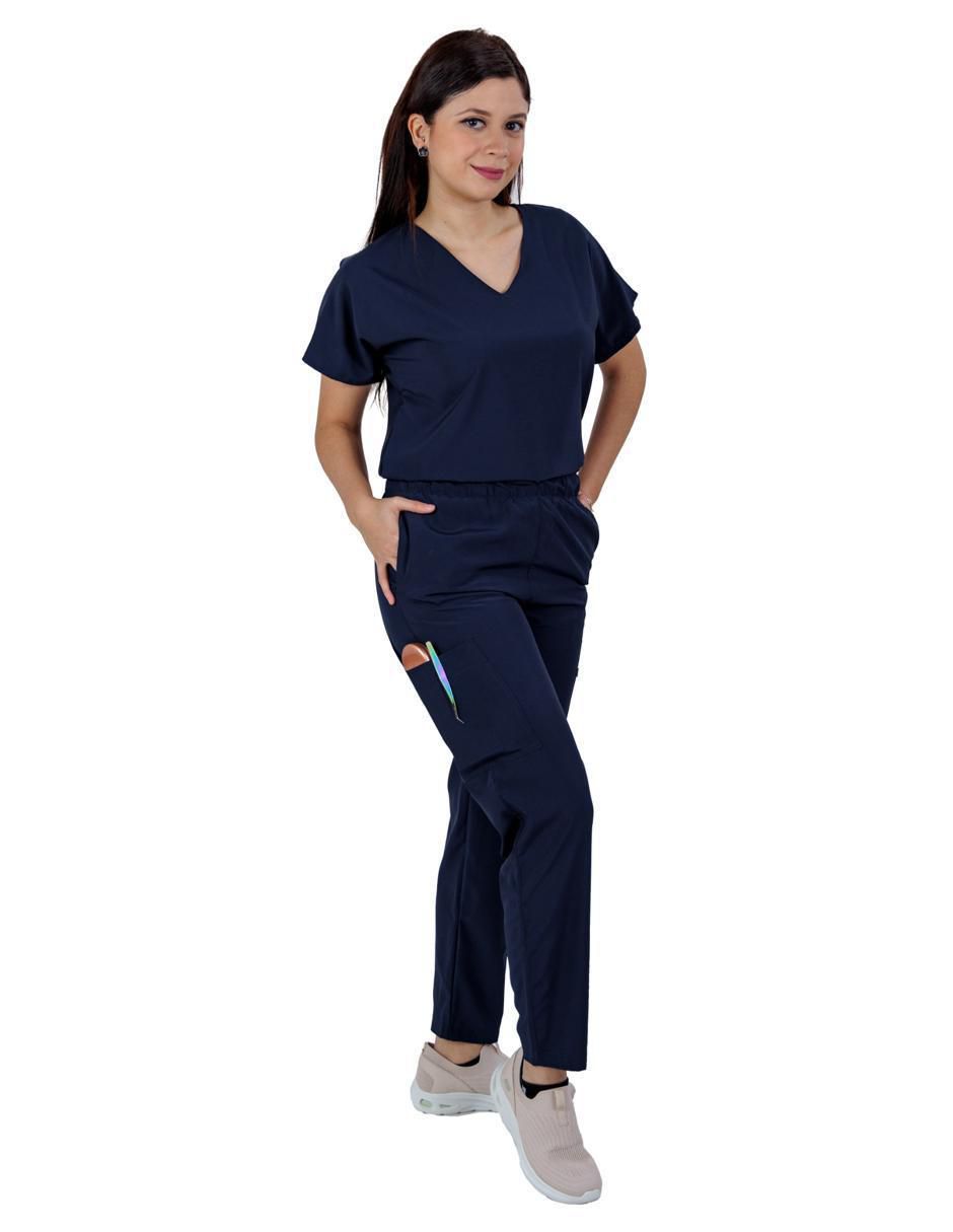 Uniforme estilo relajado para mujer 2