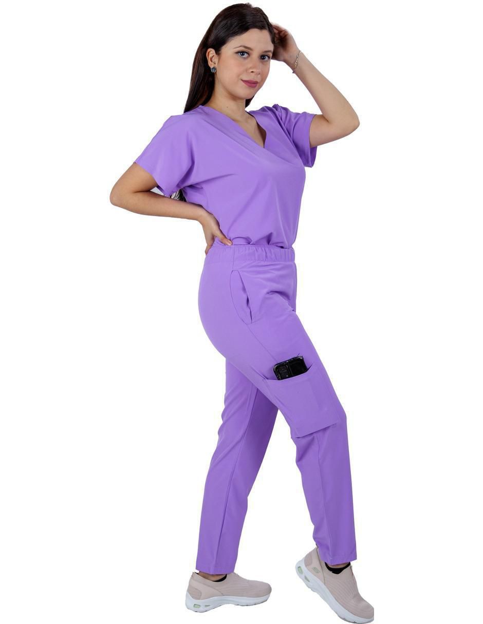 Uniforme estilo relajado para mujer 2