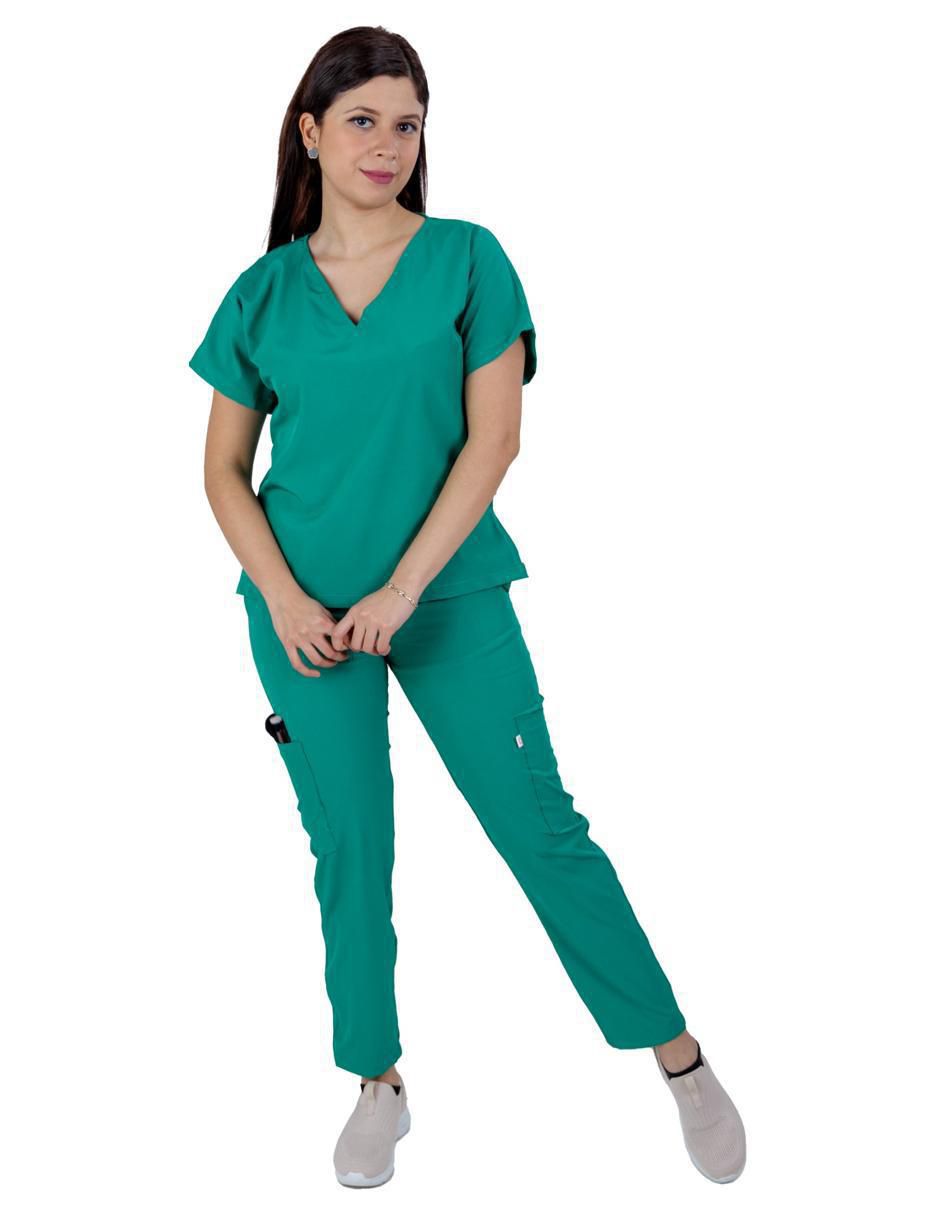 Uniforme estilo relajado para mujer 3