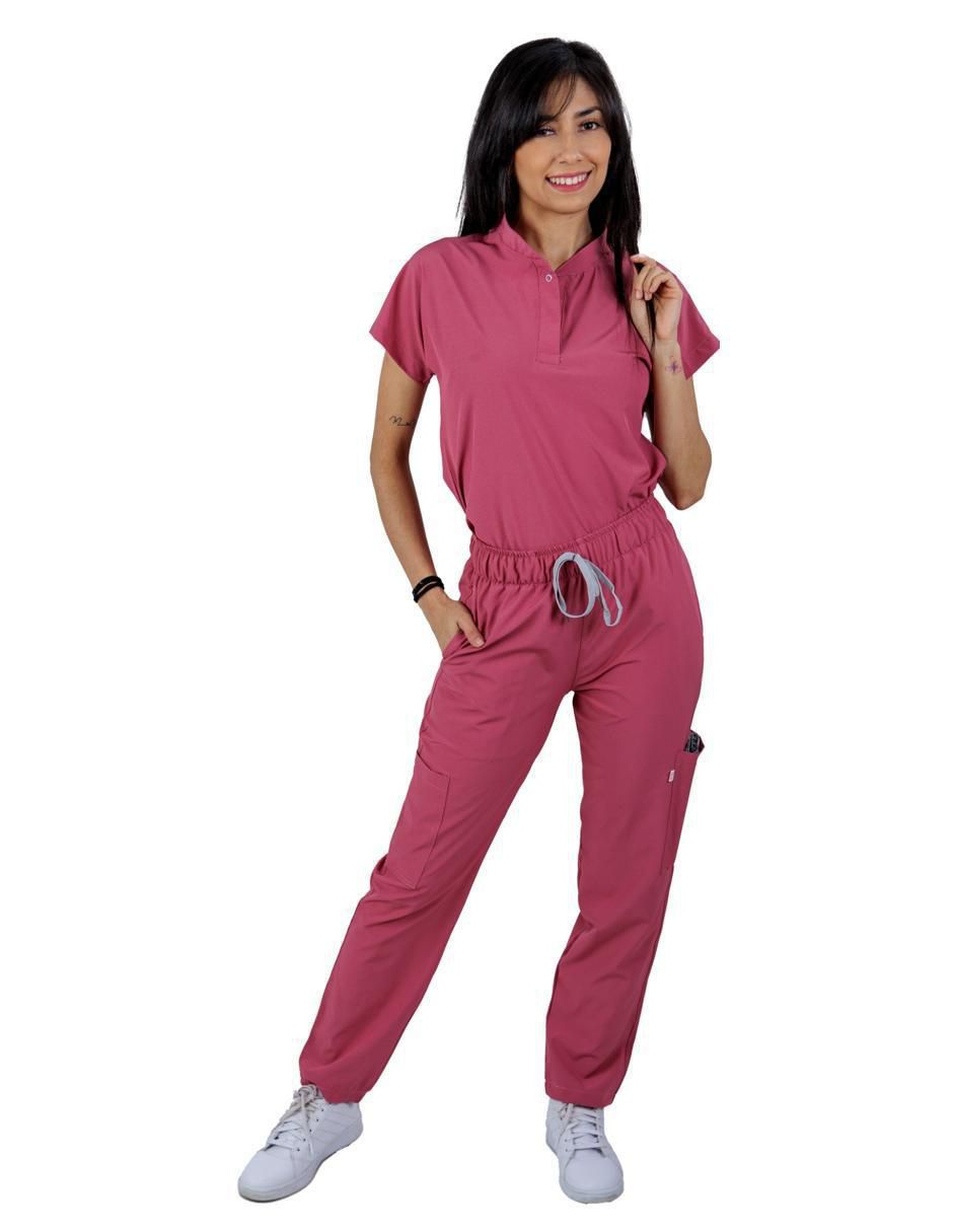 Uniforme estilo relajado para mujer Uniforme estilo relajado para mujer