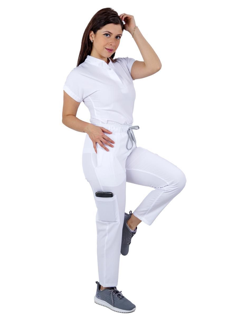 Uniforme estilo relajado para mujer 2