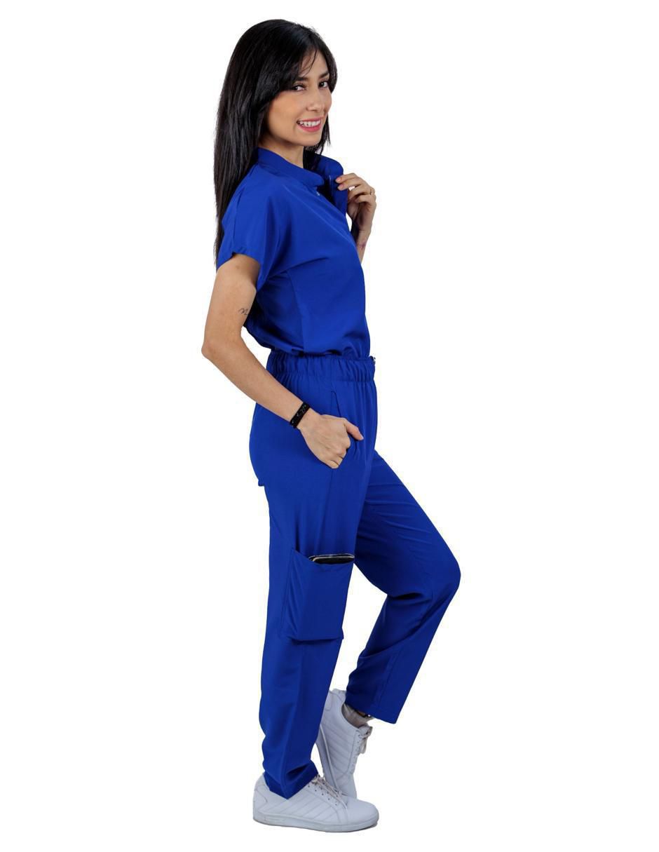 Uniforme estilo relajado para mujer 2