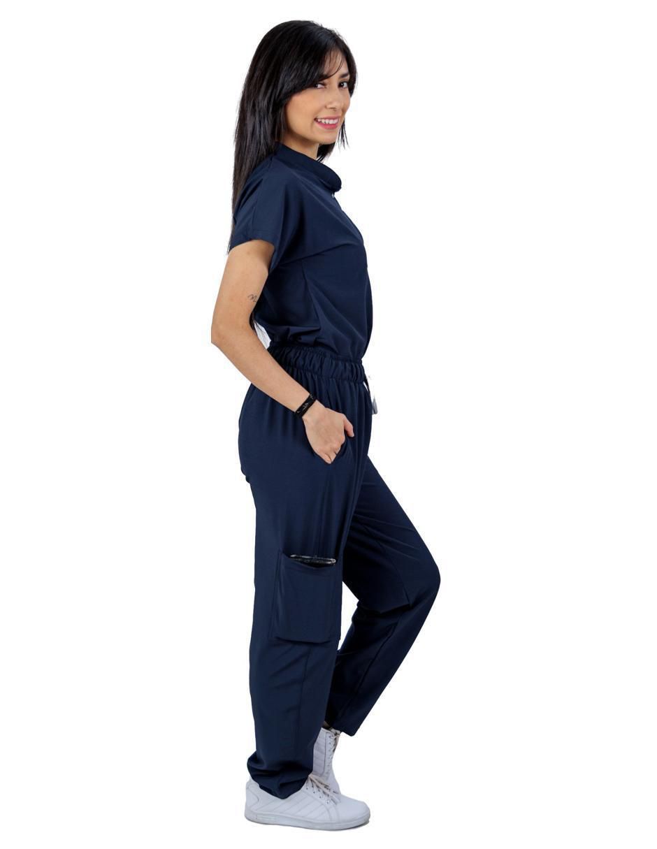 Uniforme estilo relajado para mujer 2