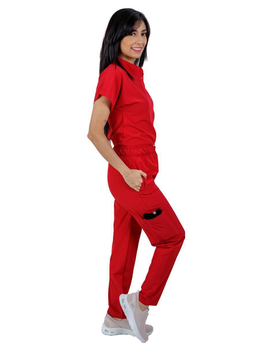 Uniforme estilo relajado para mujer 3