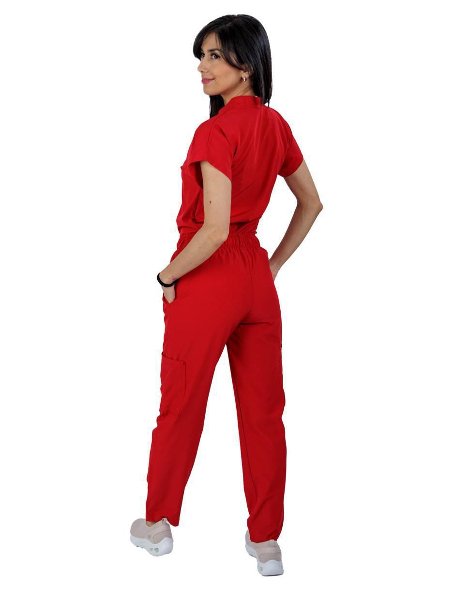 Uniforme estilo relajado para mujer 4