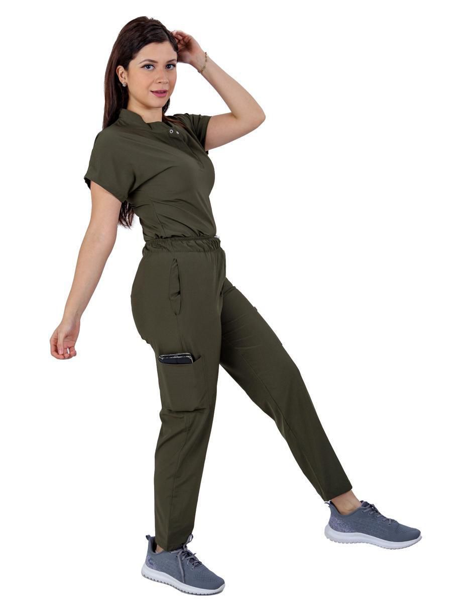 Uniforme estilo relajado para mujer 2