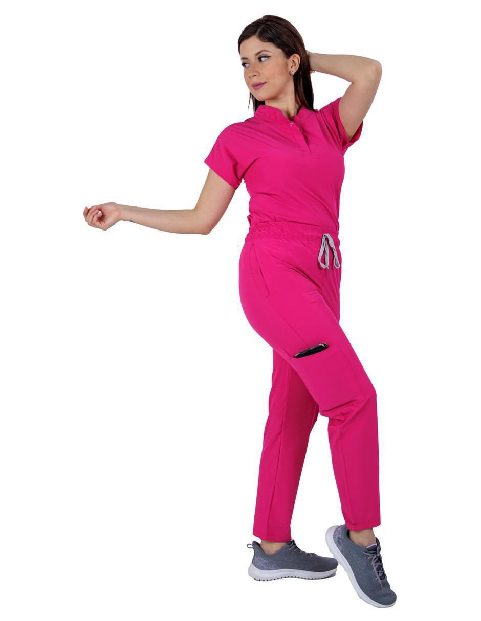 Uniforme estilo relajado para mujer 2