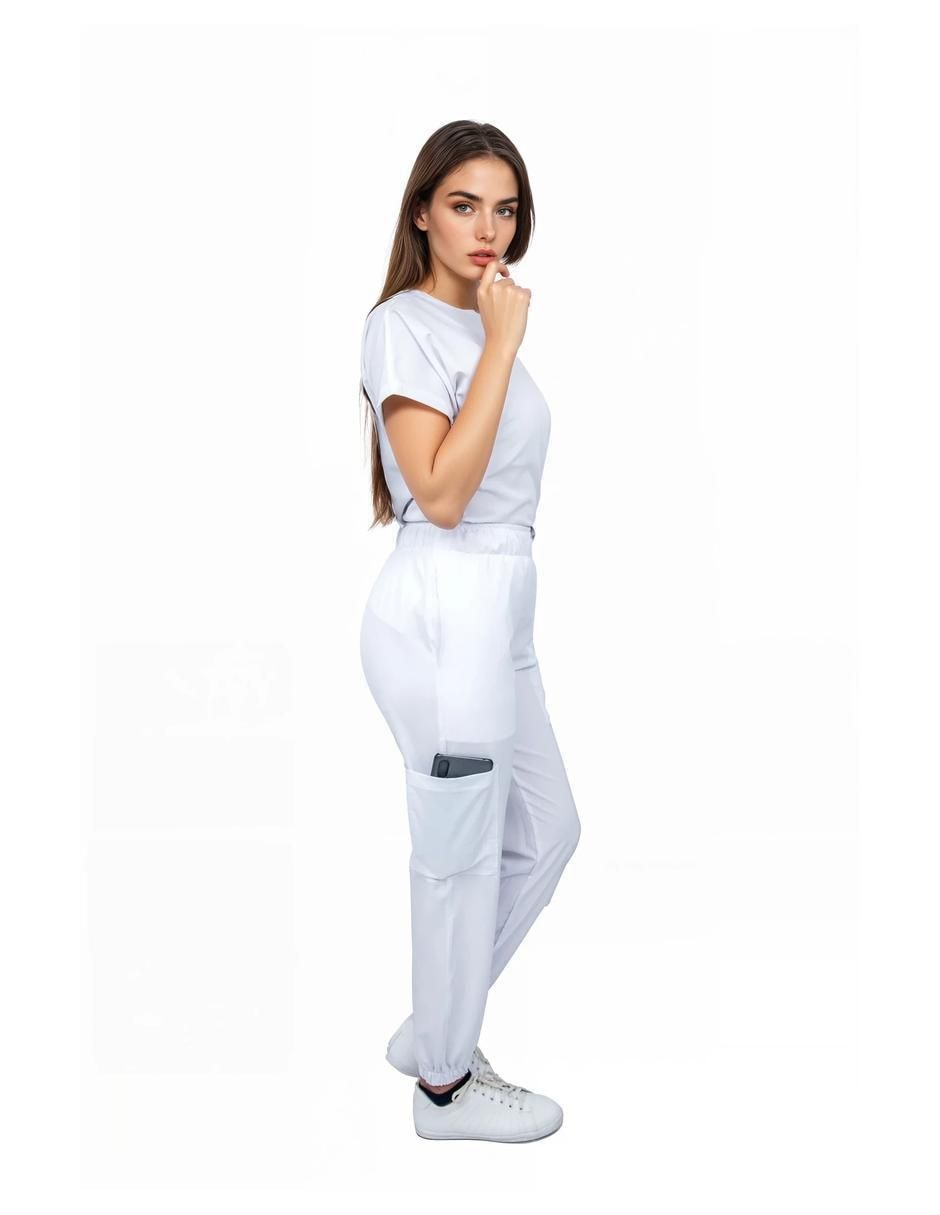 Uniforme estilo relajado para mujer 3