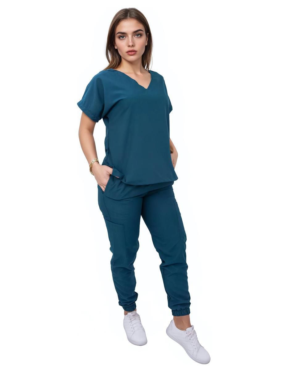 Uniforme estilo relajado para mujer