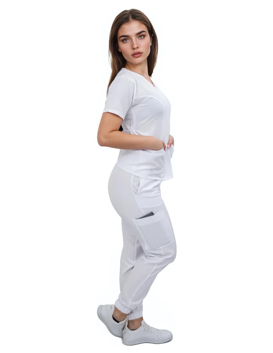 Uniforme estilo relajado para mujer 3
