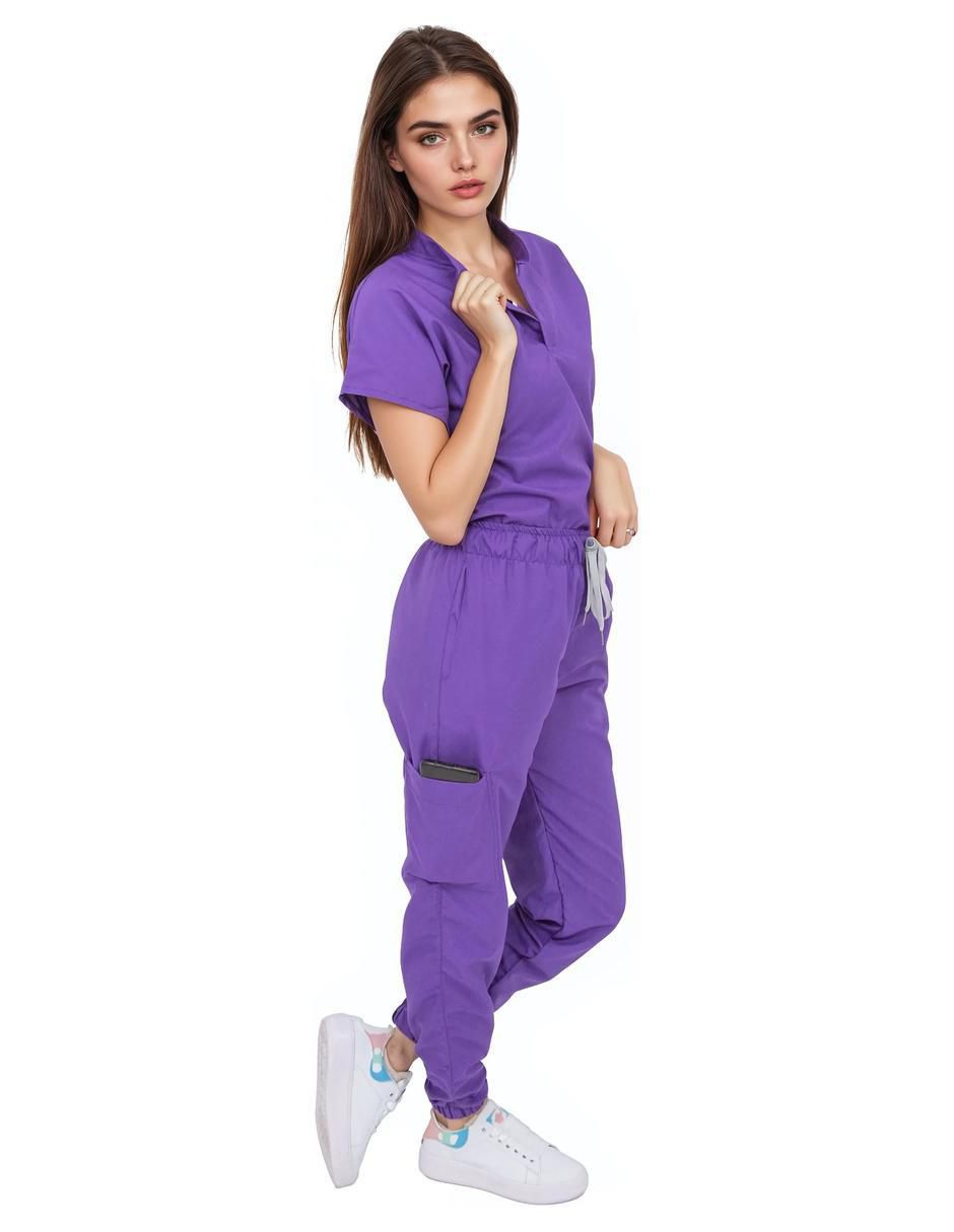 Uniforme estilo relajado para mujer 3
