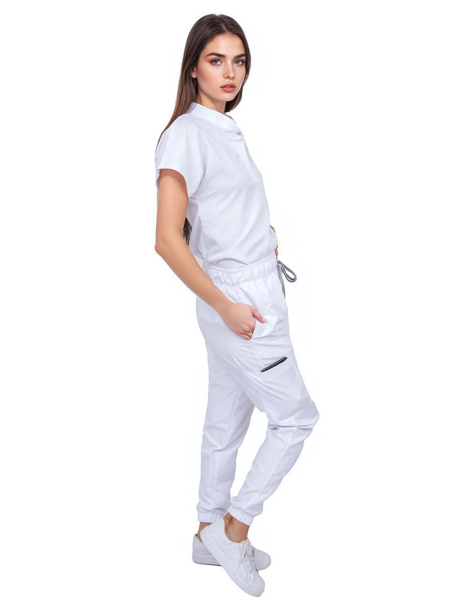 Uniforme estilo relajado para mujer 3