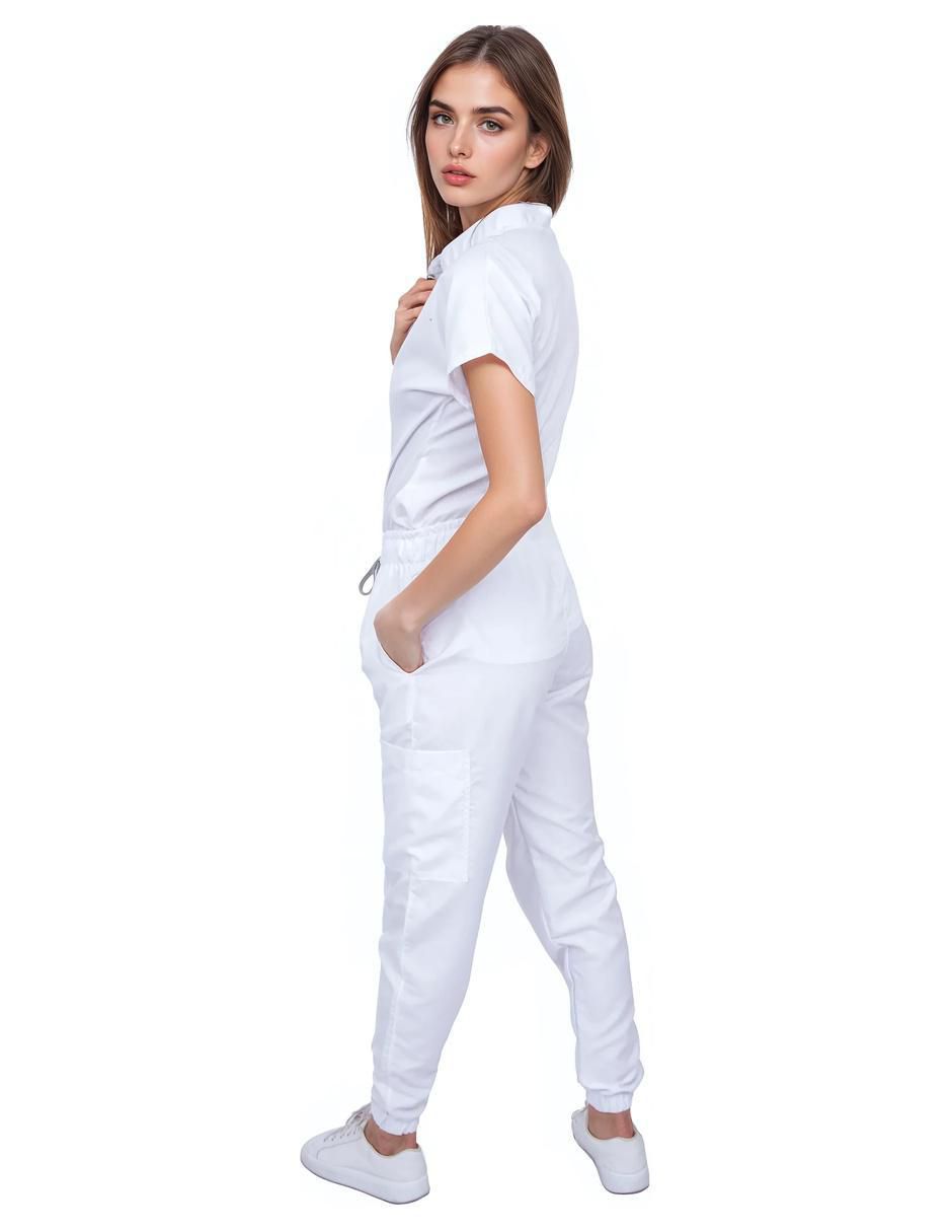 Uniforme estilo relajado para mujer 4
