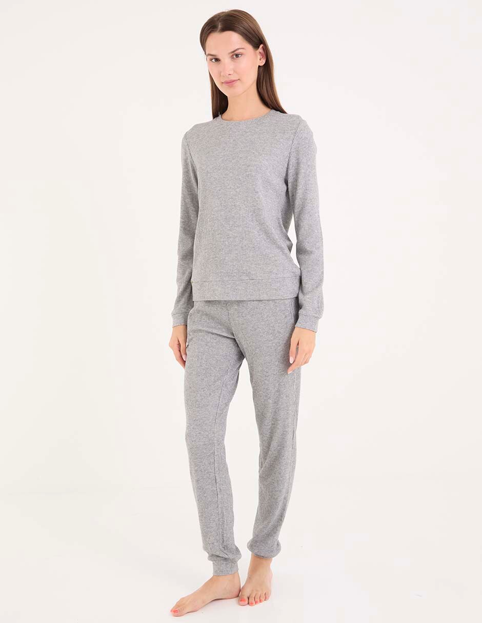 Conjunto pijama para mujer Conjunto pijama para mujer