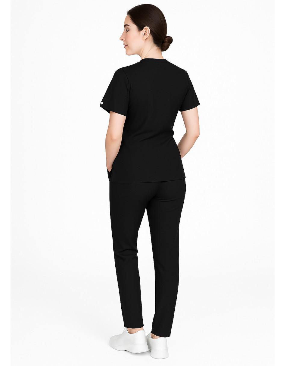 Uniforme estilo relajado para mujer 4