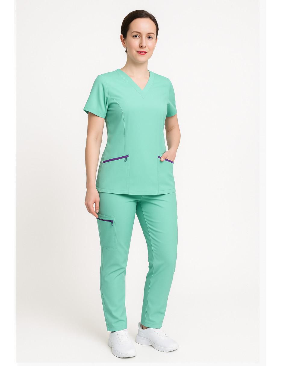 Uniforme estilo relajado para mujer 3