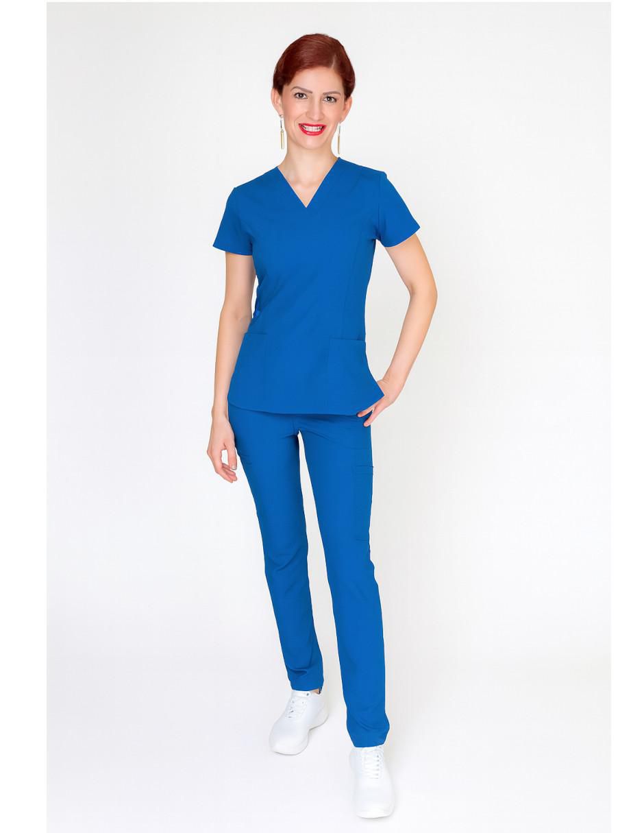 Uniforme estilo relajado para mujer