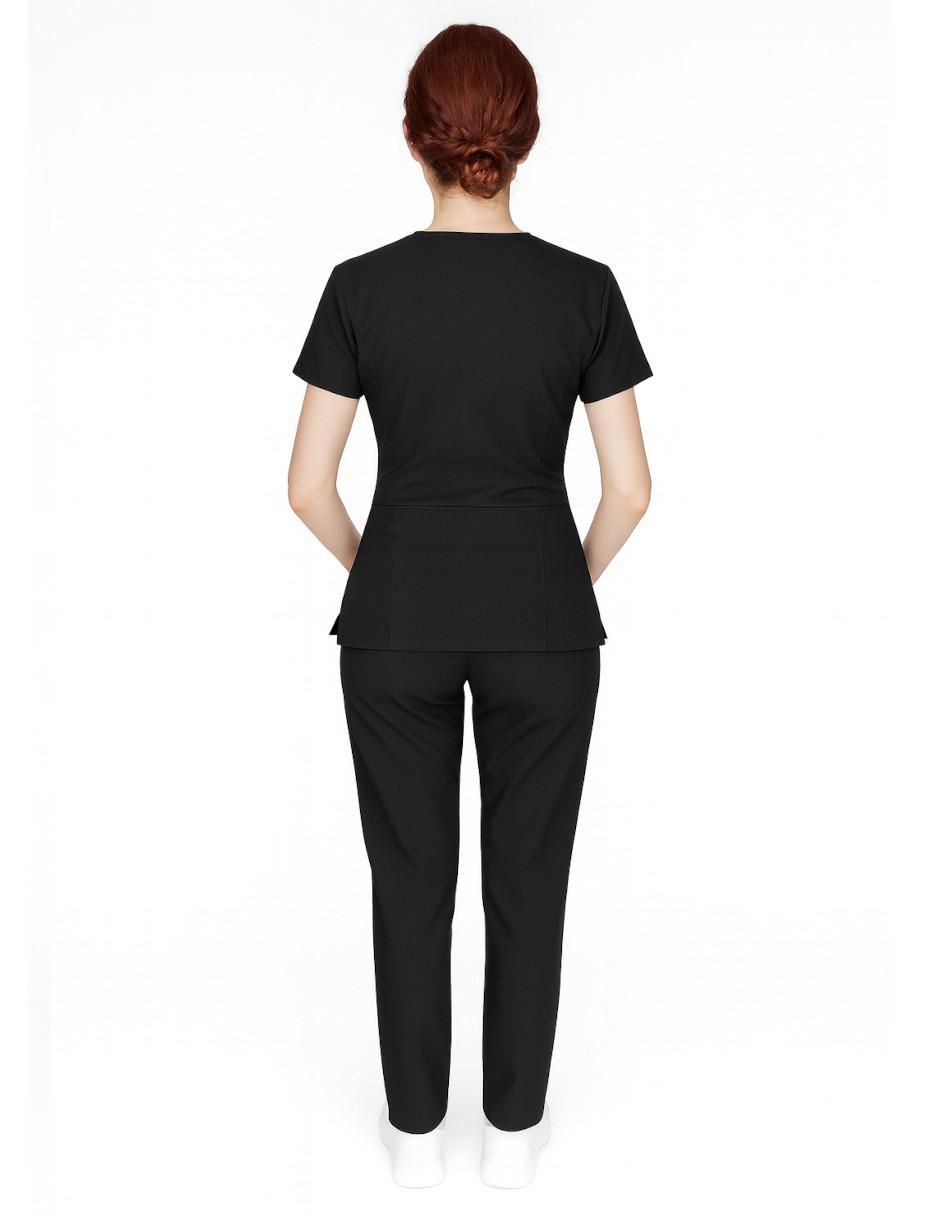 Uniforme estilo relajado para mujer 3