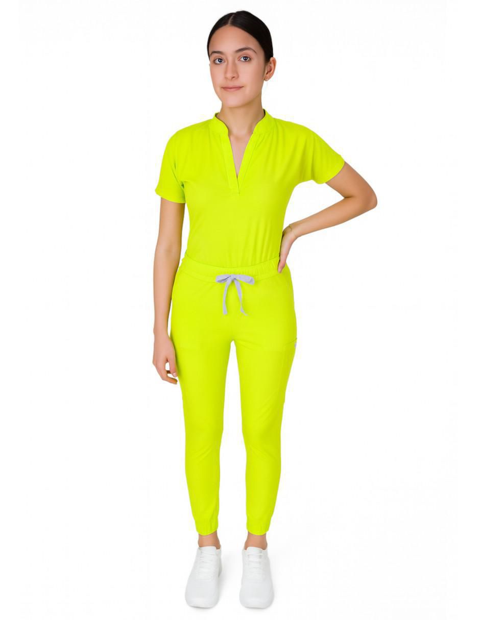 Uniforme estilo relajado para mujer Uniforme estilo relajado para mujer