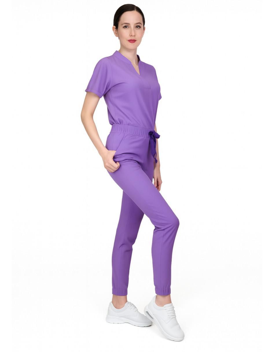 Uniforme estilo relajado para mujer Uniforme estilo relajado para mujer