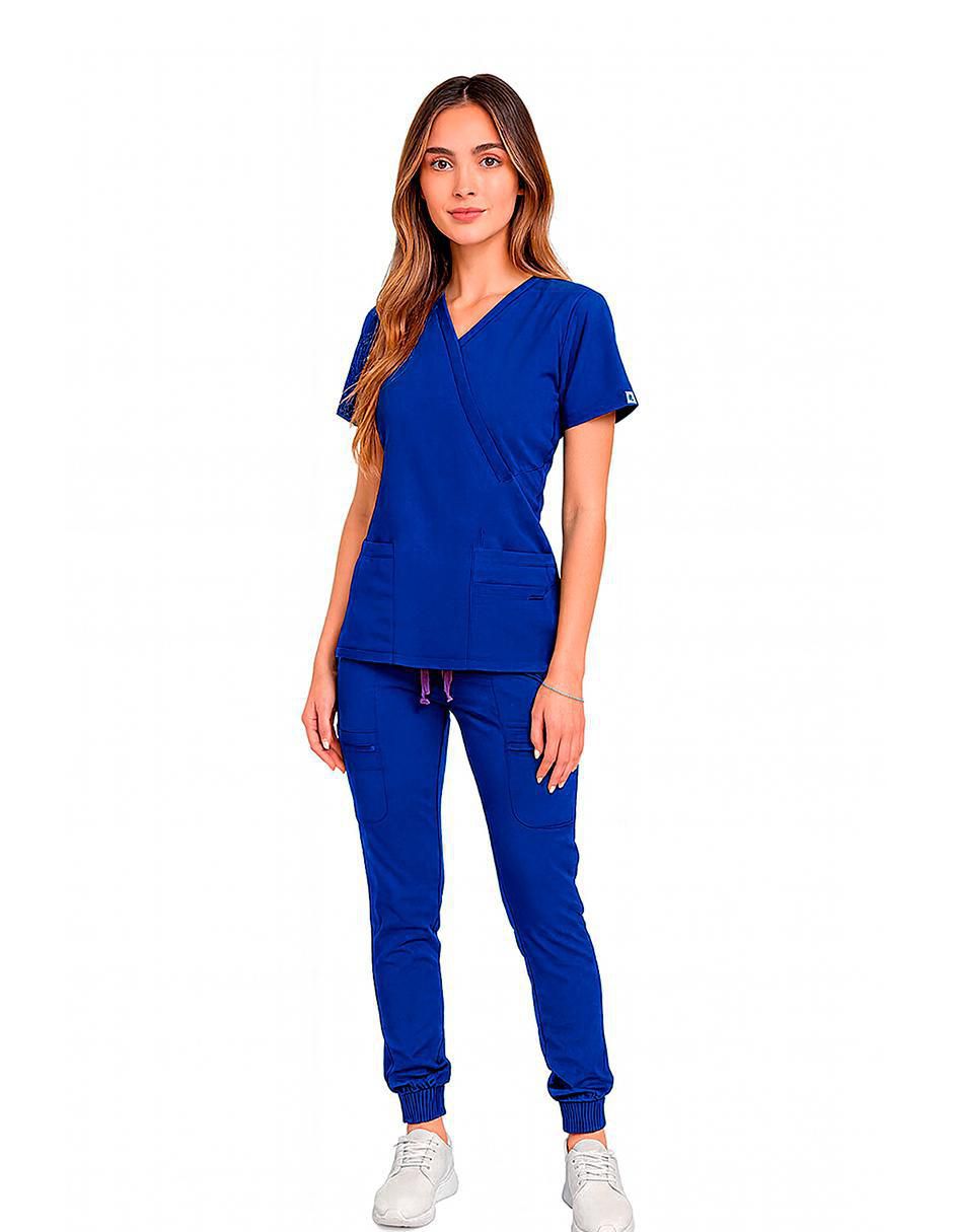 Uniforme estilo relajado para mujer 2