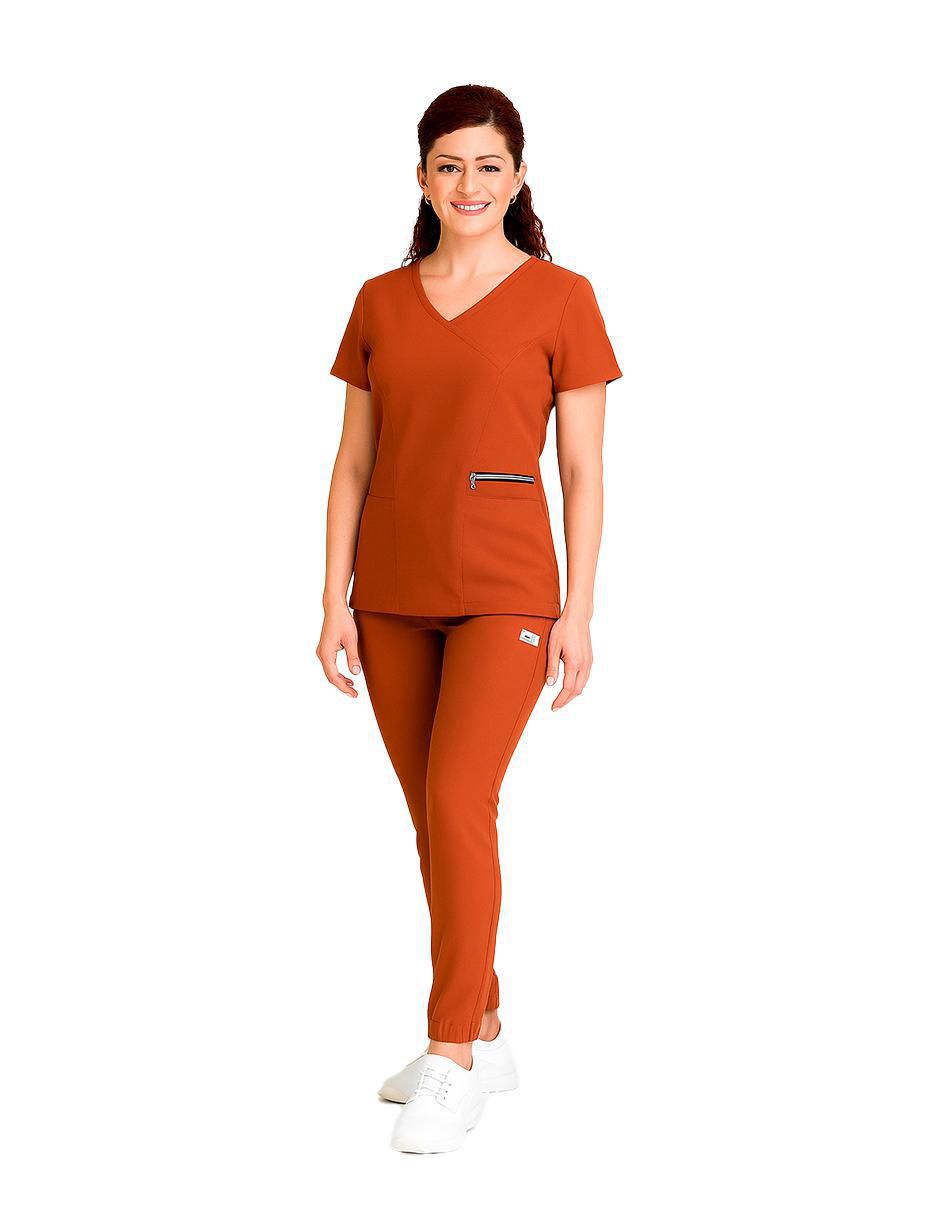 Uniforme estilo relajado para mujer