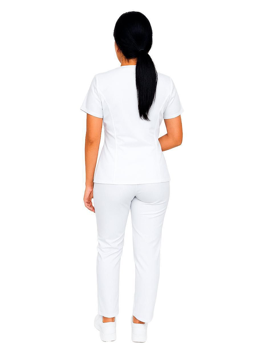 Uniforme estilo relajado para mujer 3