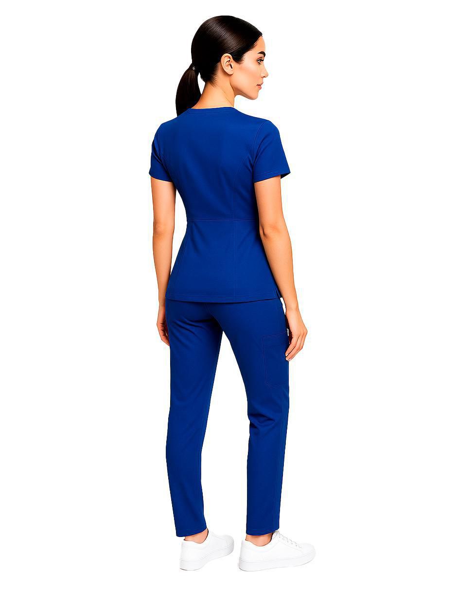 Uniforme estilo relajado para mujer 3