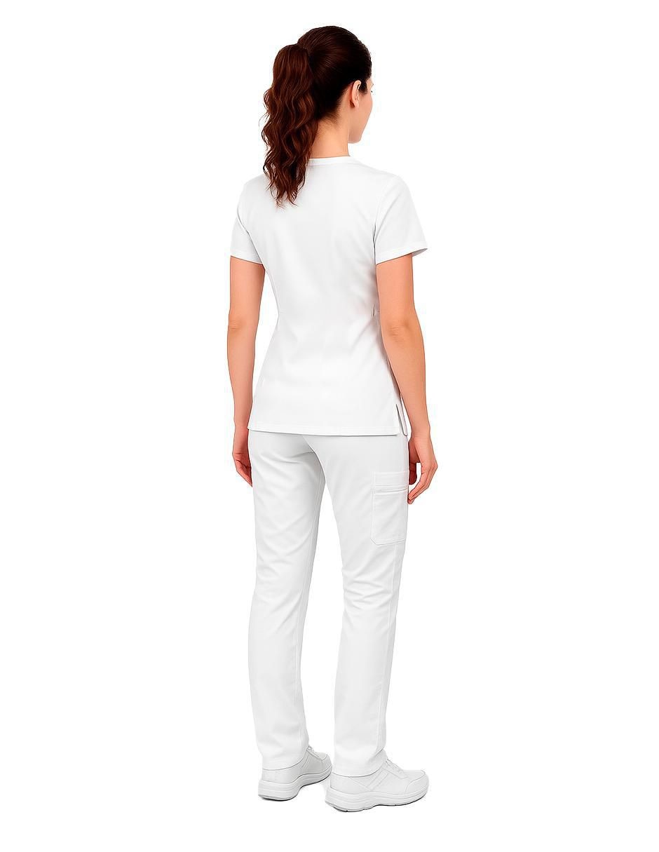 Uniforme estilo relajado para mujer 3