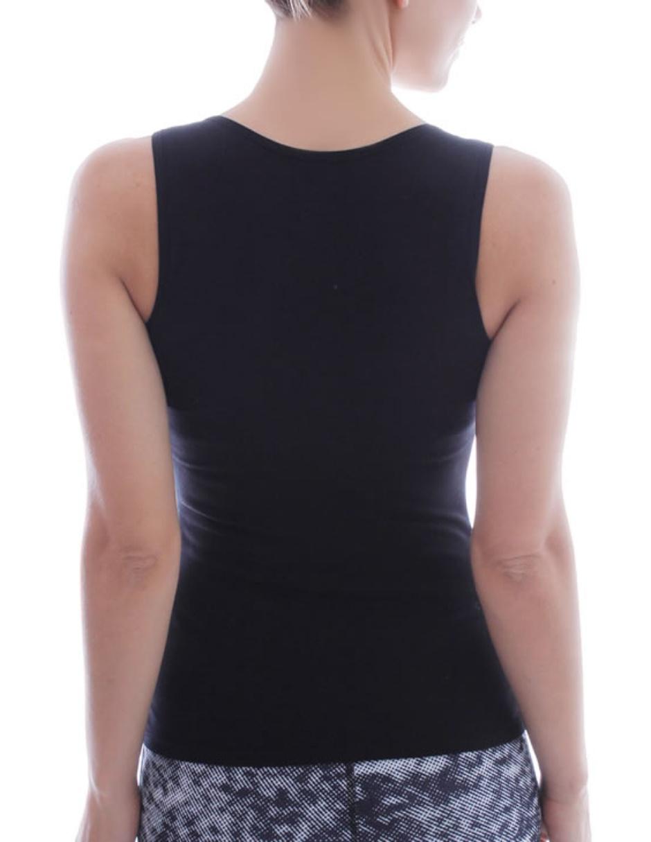 Camiseta Oscar Hackman cuello V de algodón pima
